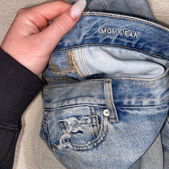 AE Light Wash Mom Jeans - Picture 6 of 7